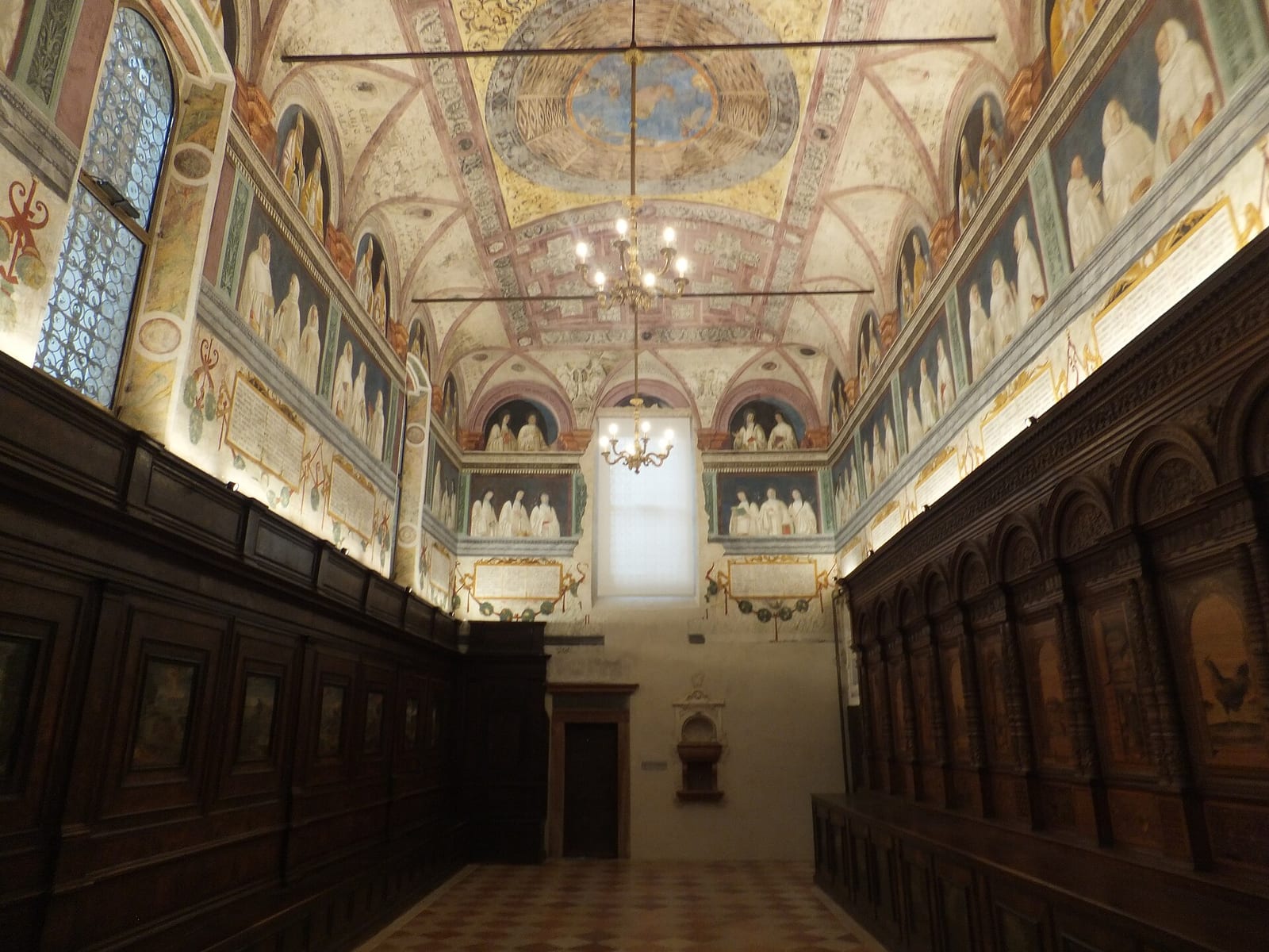 Intérieur de Santa Maria in Organo à Vérone (les marqueteries de Fra Giovanni)