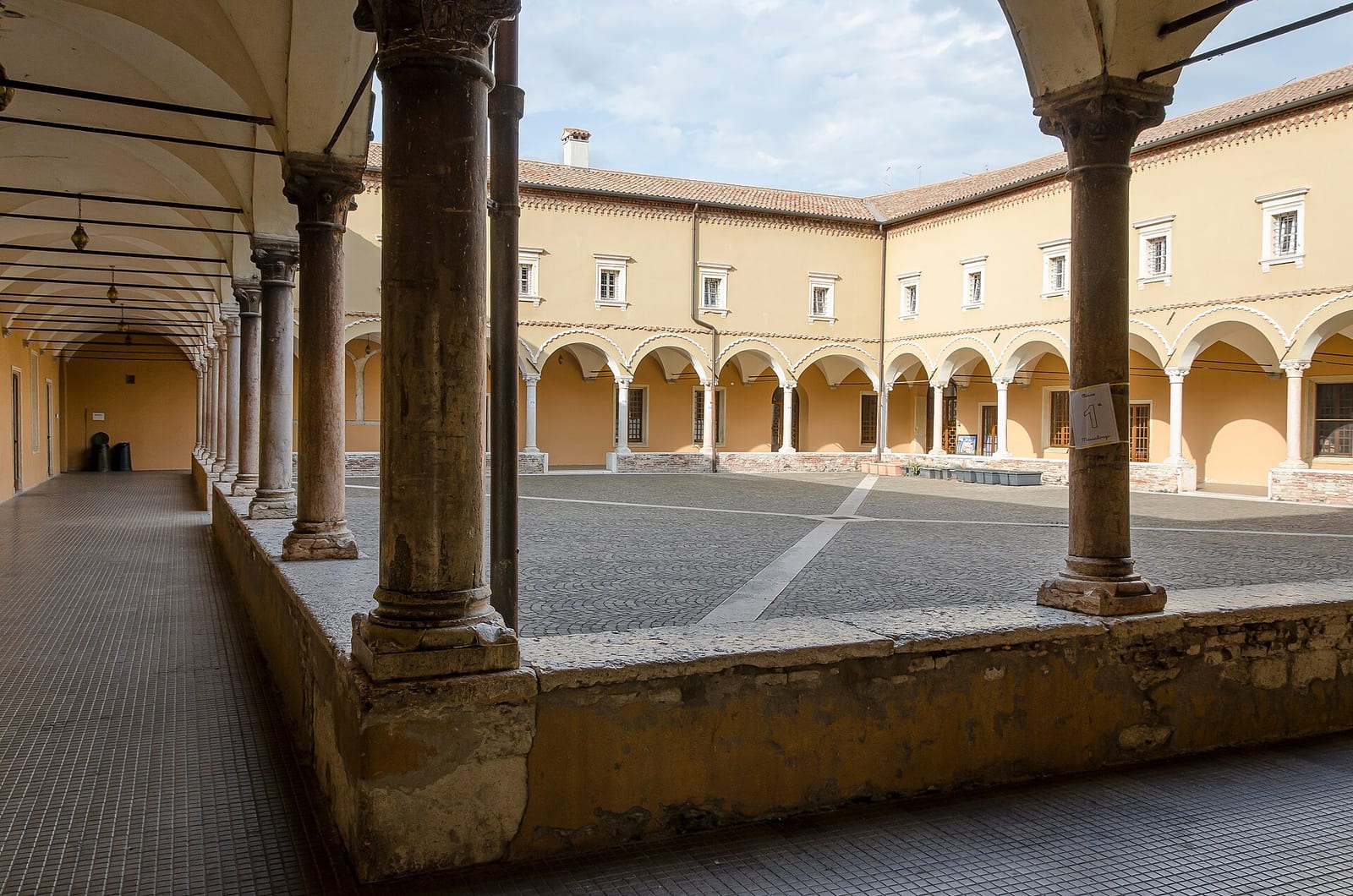 Vue de Santa Maria in Organo à Vérone (les marqueteries de Fra Giovanni)