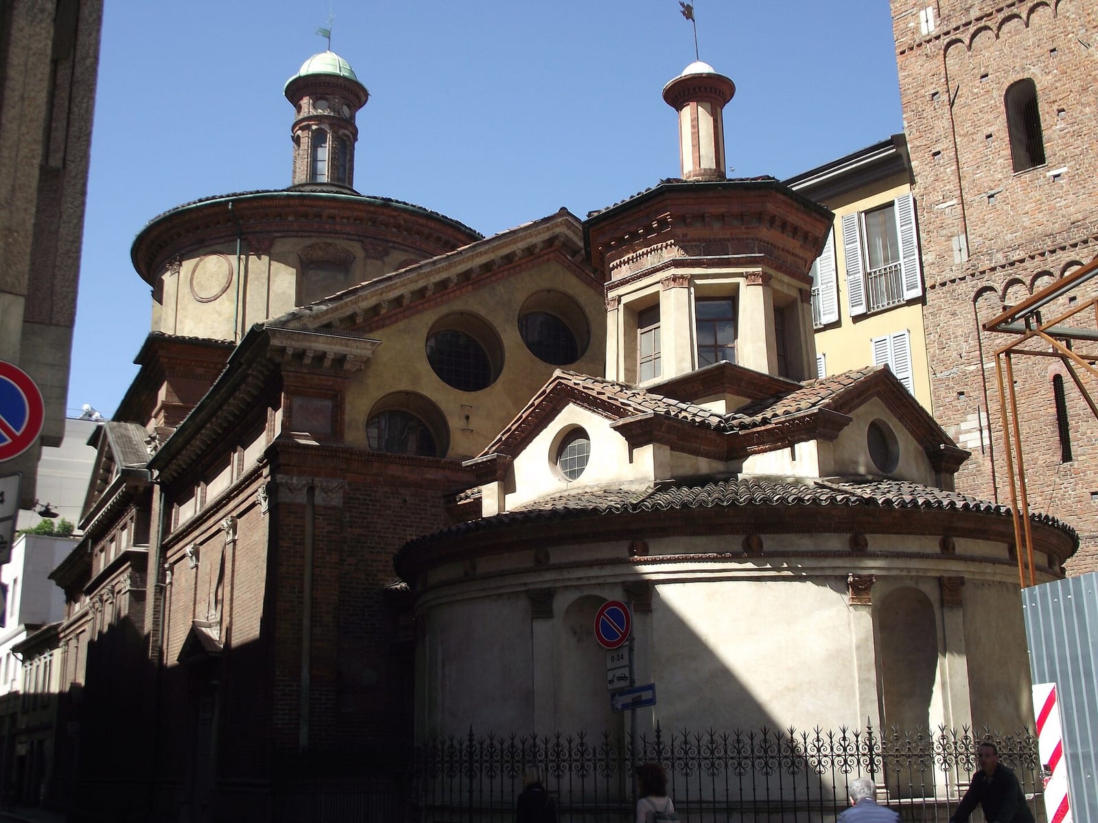 Santa Maria presso San Satiro à Milan dans son environnement
