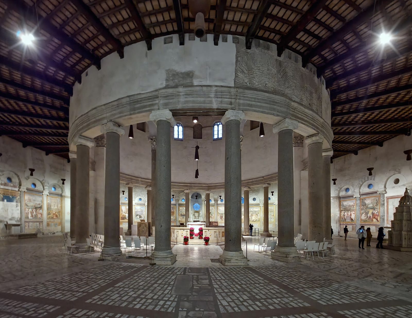 Intérieur de La basilique Santo Stefano Rotondo