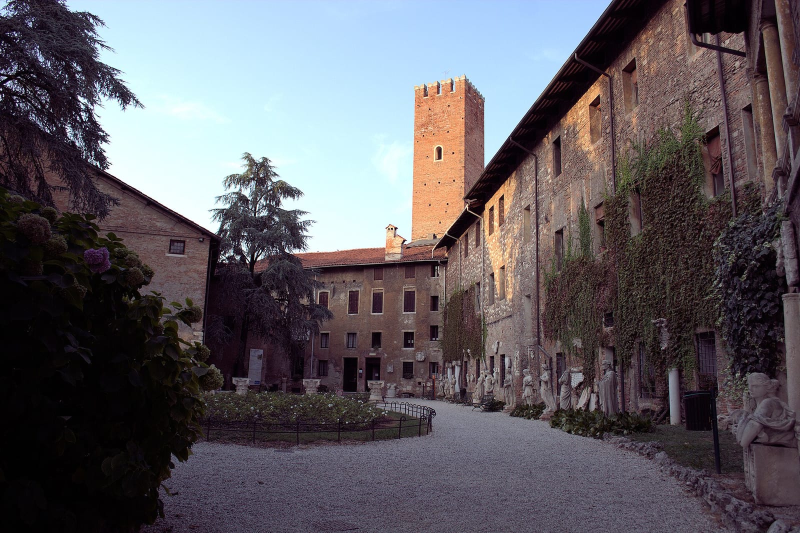 Le Teatro Olimpico de Vicence dans son environnement