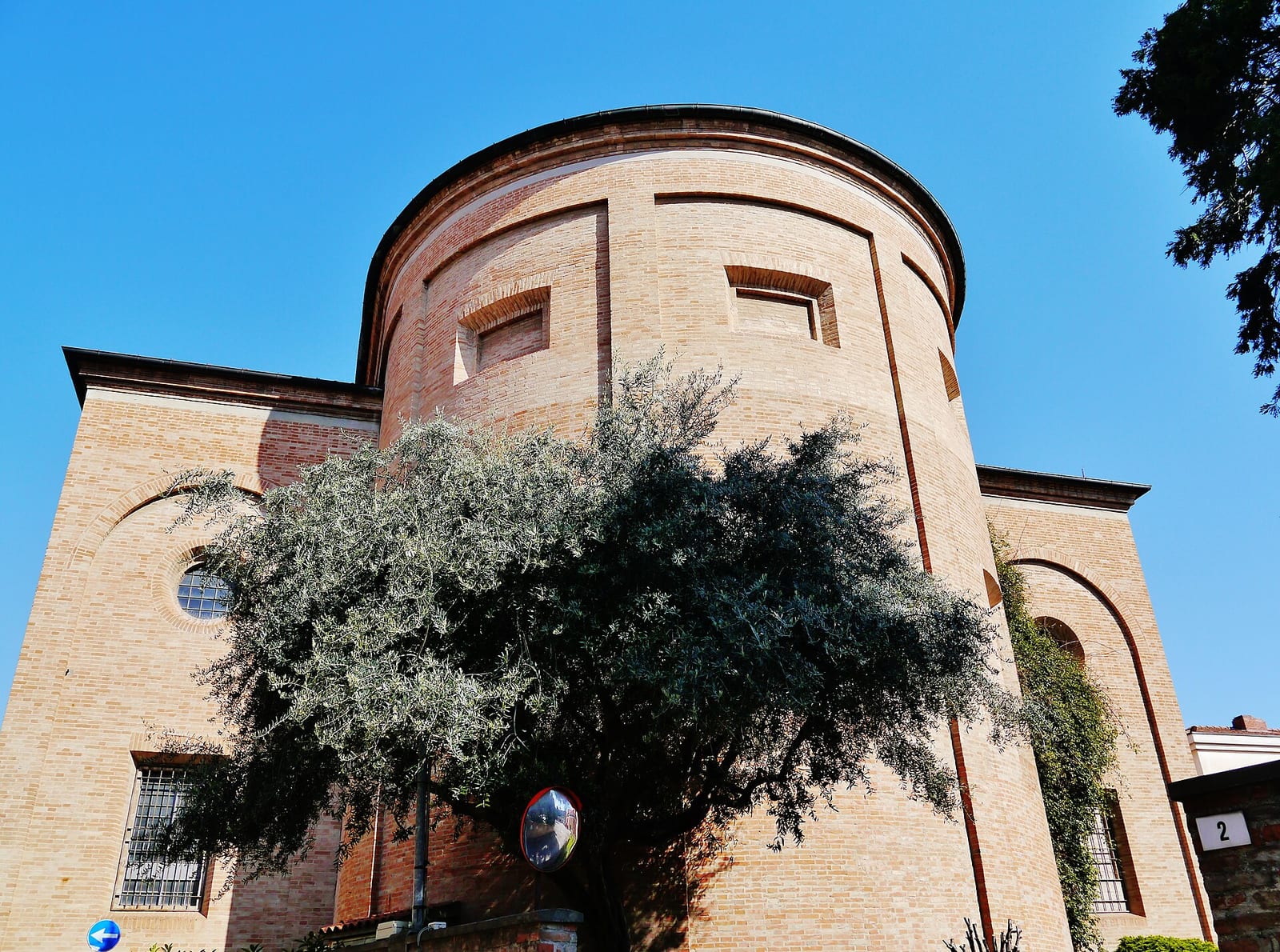 Façade de Le Tempio Malatestiano à Rimini