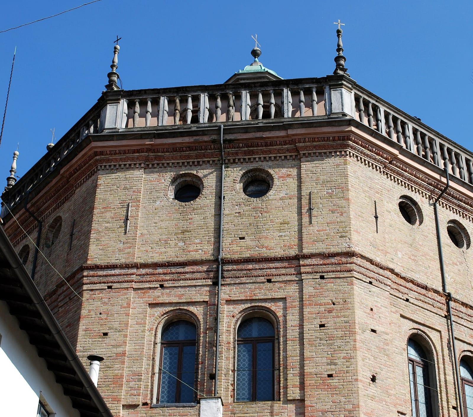 Le Temple de l'Incoronata à Lodi dans son environnement