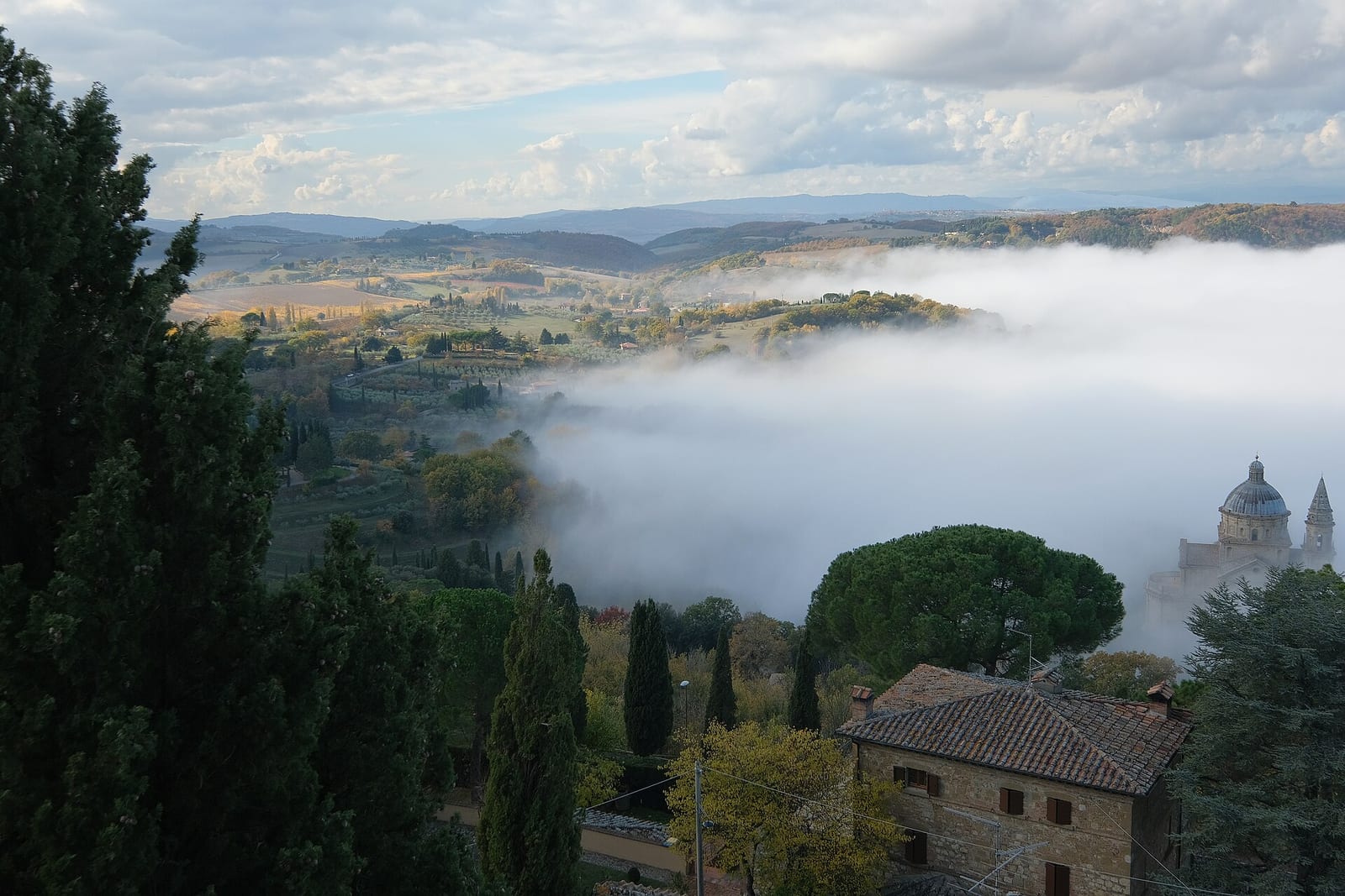 Le Temple de San Biagio à Montepulciano dans son environnement