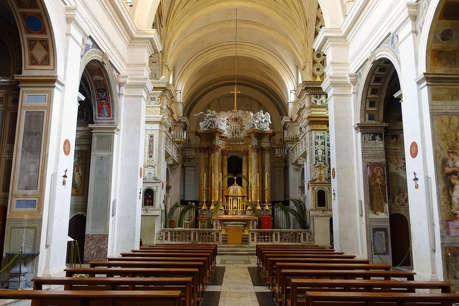 Intérieur de L'église Trinità dei Monti