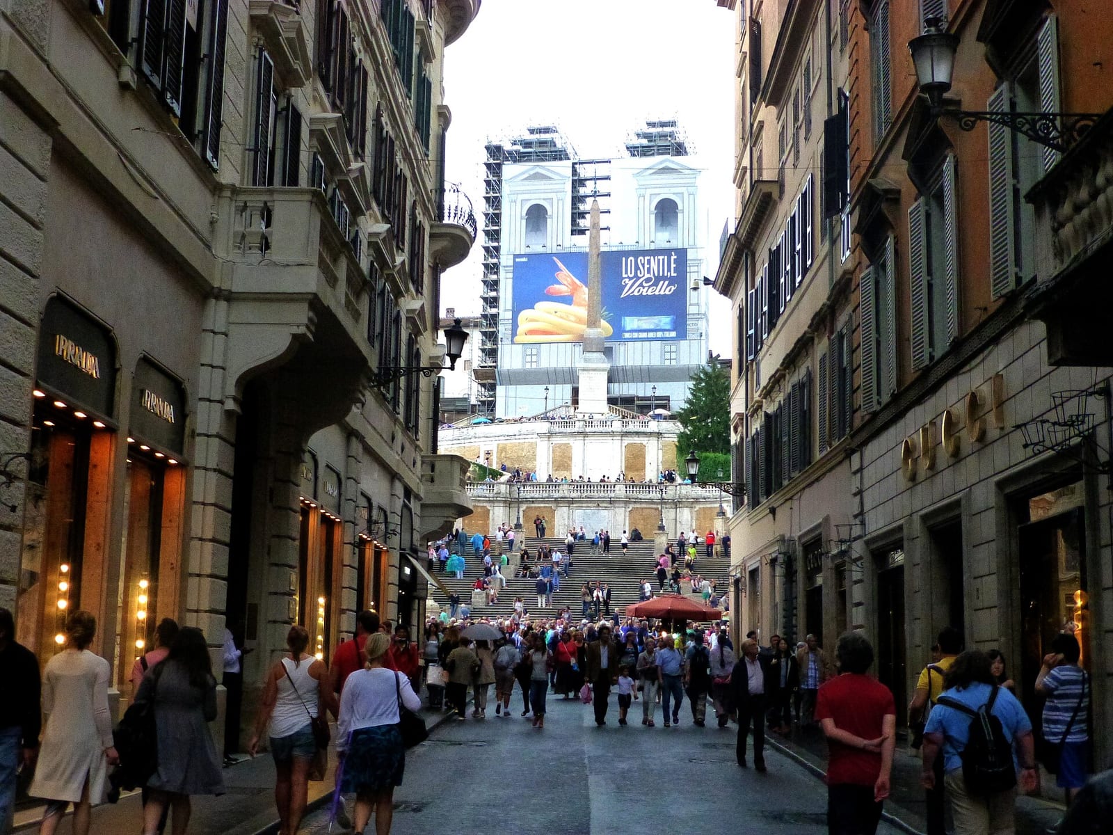 L'église Trinità dei Monti dans son environnement
