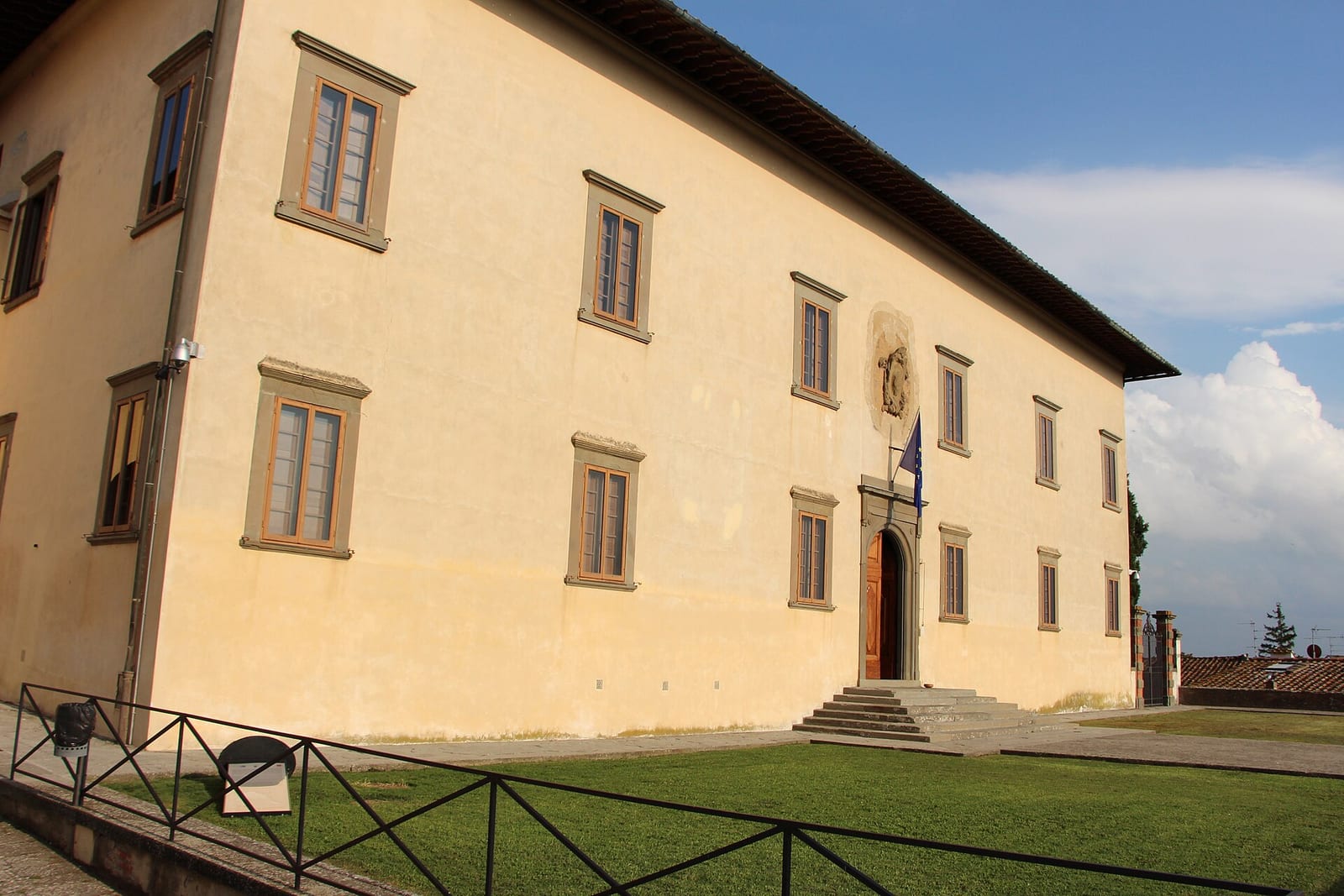 La Villa Médicis de Cerreto Guidi dans son environnement