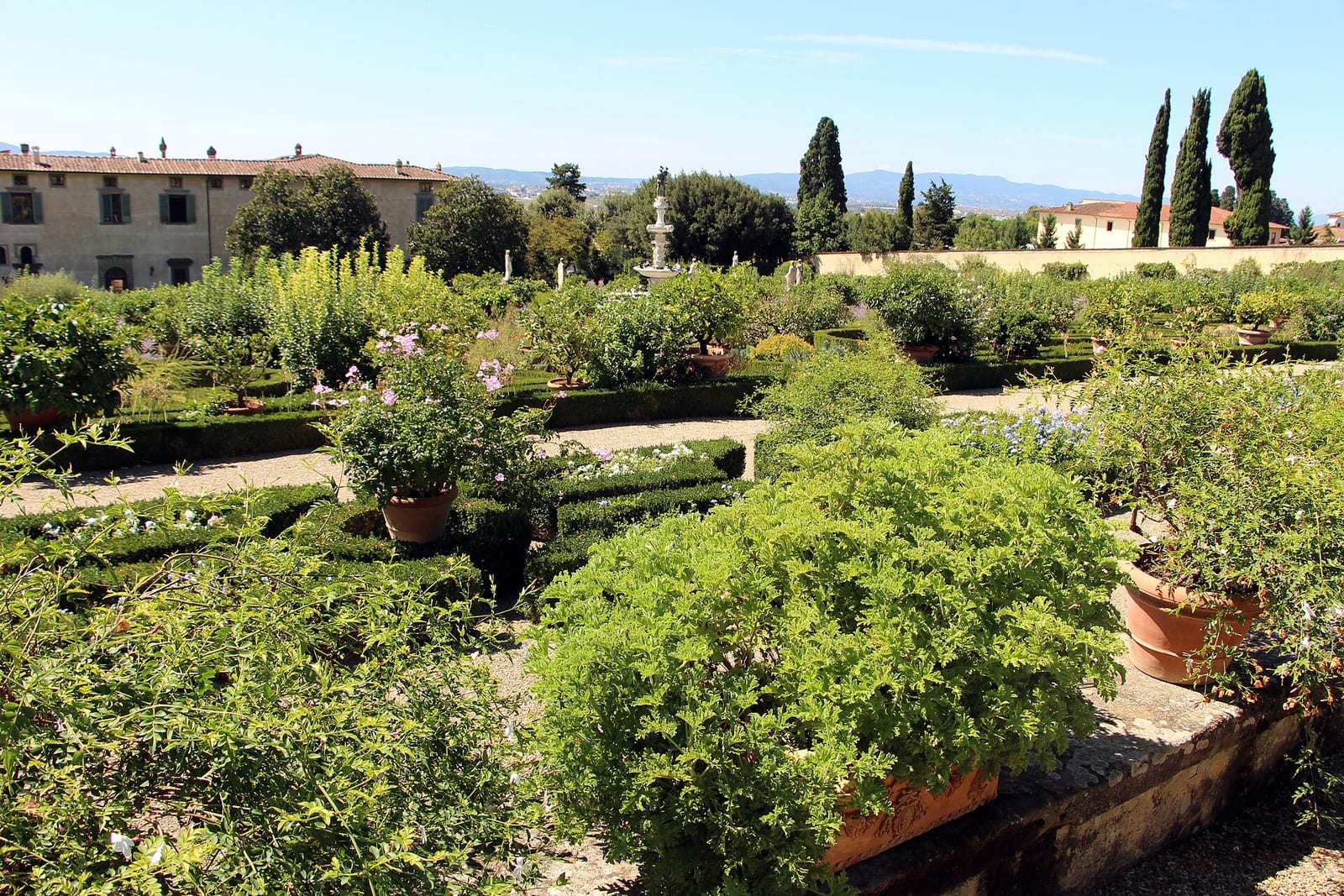 La Villa Médicis de Castello dans son environnement