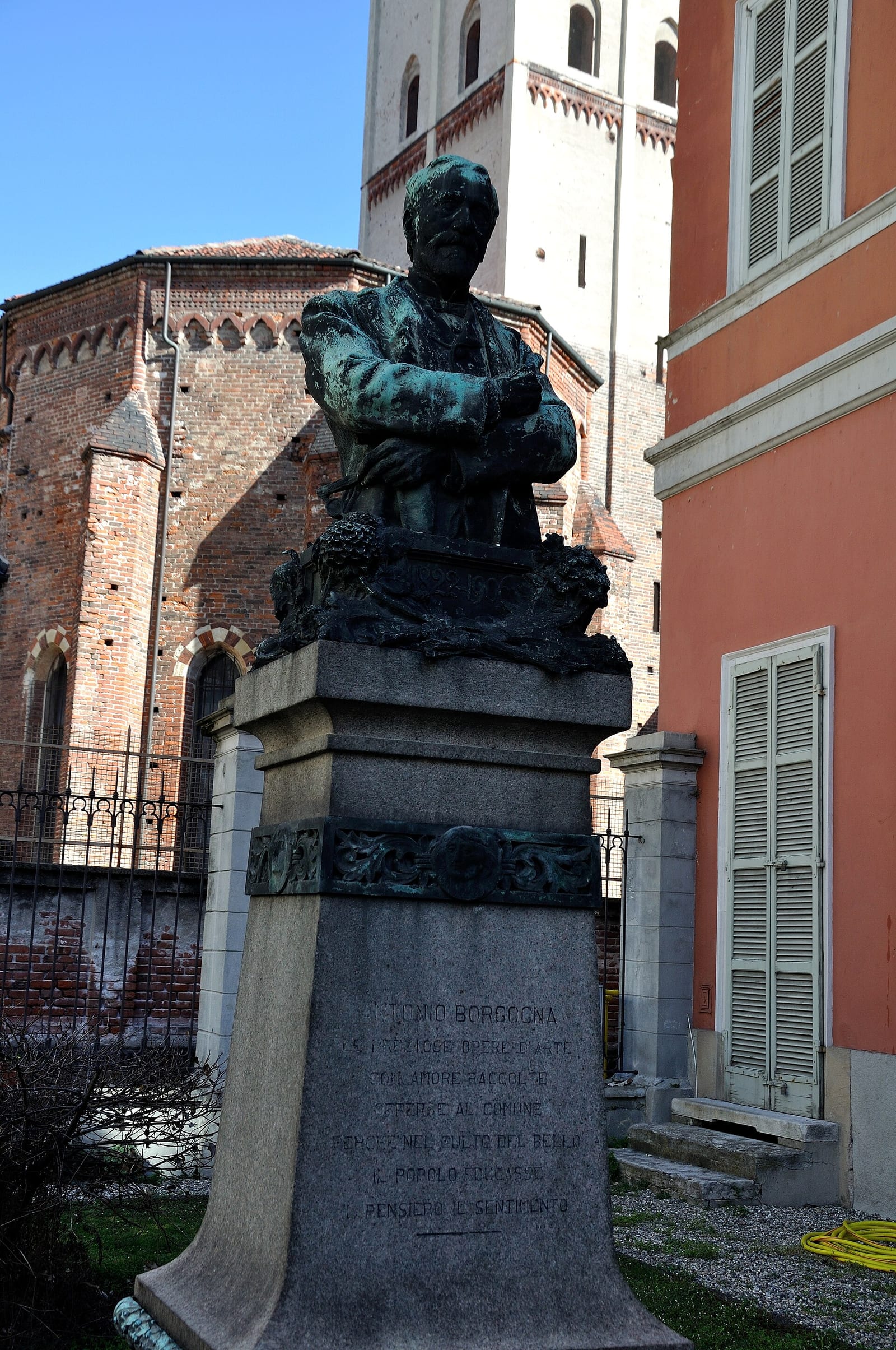 Façade de Le Museo Borgogna à Verceil