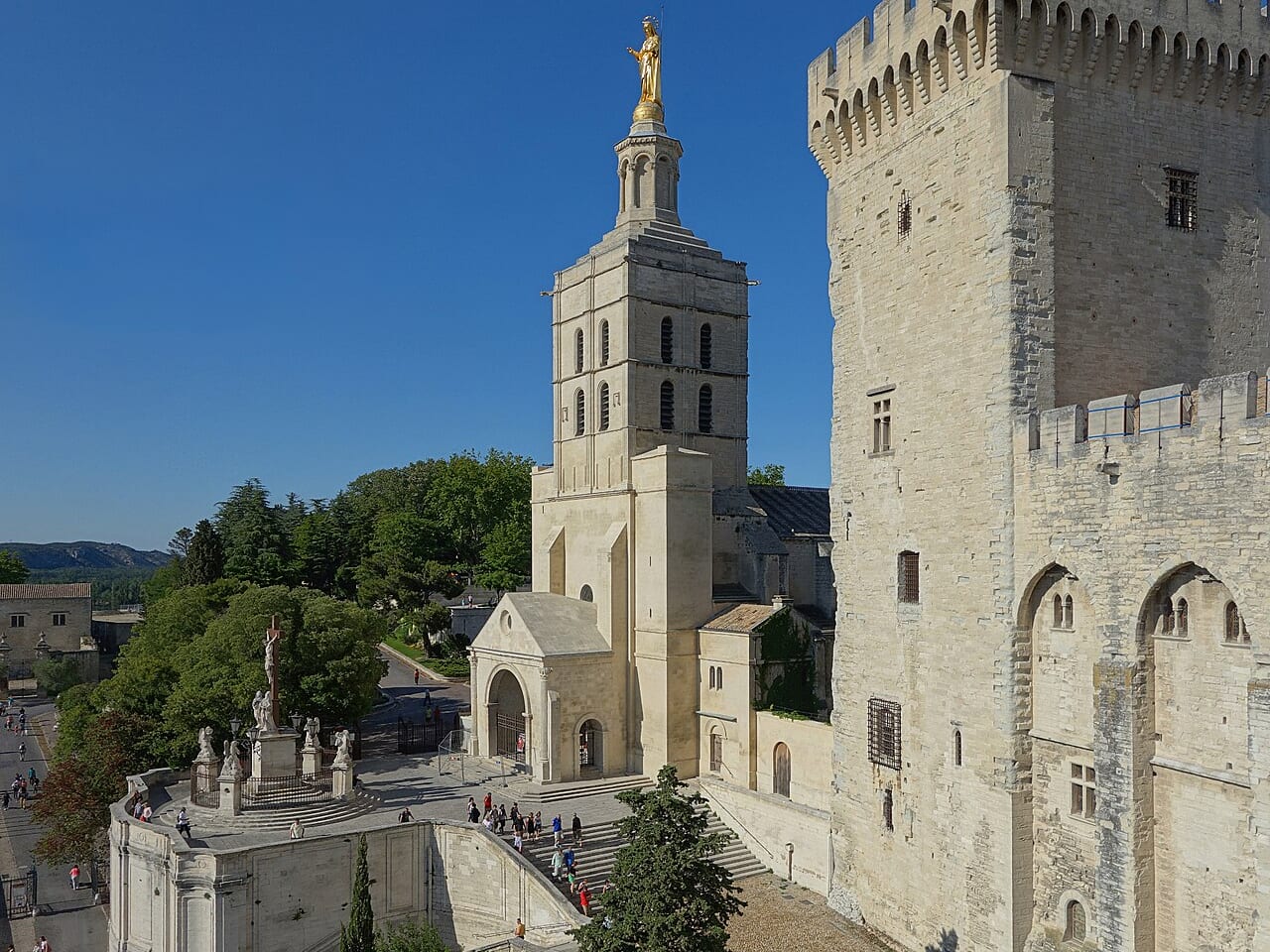 Cathédrale Notre-Dame-des-Doms d'Avignon — édifice religieux à Avignon (Vaucluse (84)) (84), monument historique (Classé MH) — vue 2