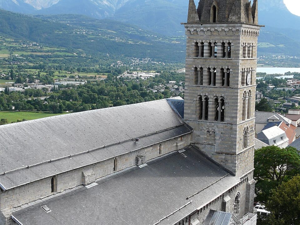 Cathédrale Notre-Dame d'Embrun — édifice religieux à Embrun (Hautes-Alpes (05)) (05), monument historique (Classé MH)