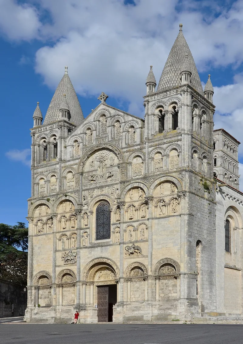 Cathédrale Saint-Pierre d'Angoulême — édifice religieux à Angoulême (Charente (16)) (16), monument historique (Classé MH)
