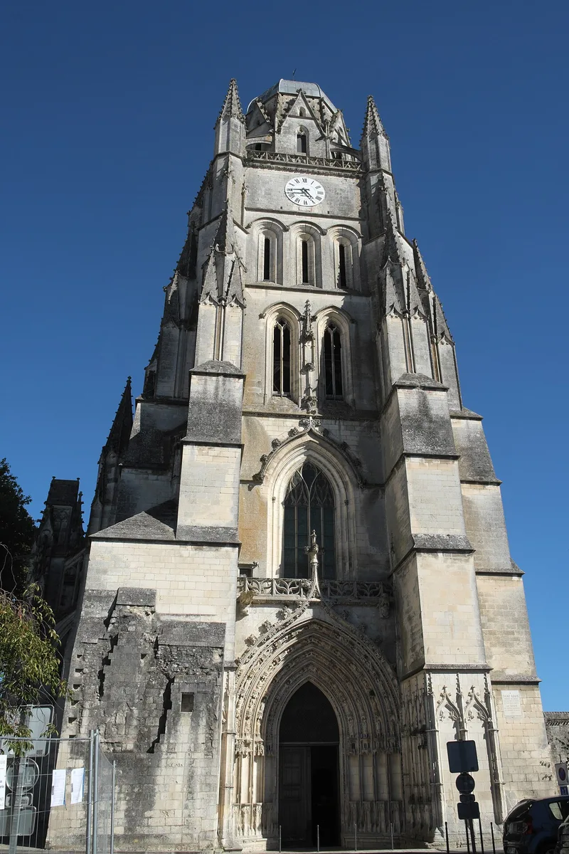 Cathédrale Saint-Pierre de Saintes — édifice religieux à Saintes (Charente-Maritime (17)) (17), monument historique (Classé MH)