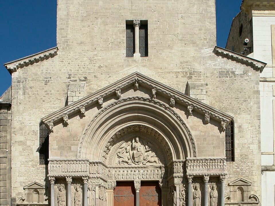 Cathédrale Saint-Trophime d'Arles — édifice religieux à Arles (Bouches-du-Rhône (13)) (13), monument historique (Classé MH)