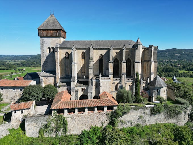Cathédrale Sainte-Marie de Saint-Bertrand-de-Comminges — édifice religieux à Saint-Bertrand-de-Comminges (Haute-Garonne (31)) (31), monument historique (Classé MH)