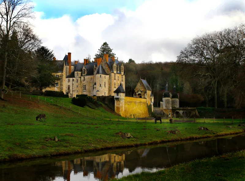 Château de Courtanvaux — château à Bessé-sur-Braye, Sarthe, classé mh