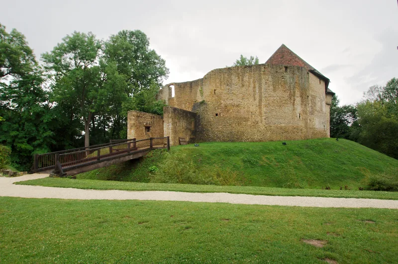 Château de Crèvecœur-en-Auge — château à Crèvecœur-en-Auge, Calvados, vue de nuit, classé mh