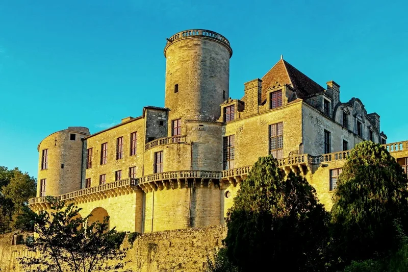 Château de Duras — château à Duras (47), monument historique (Classé MH)