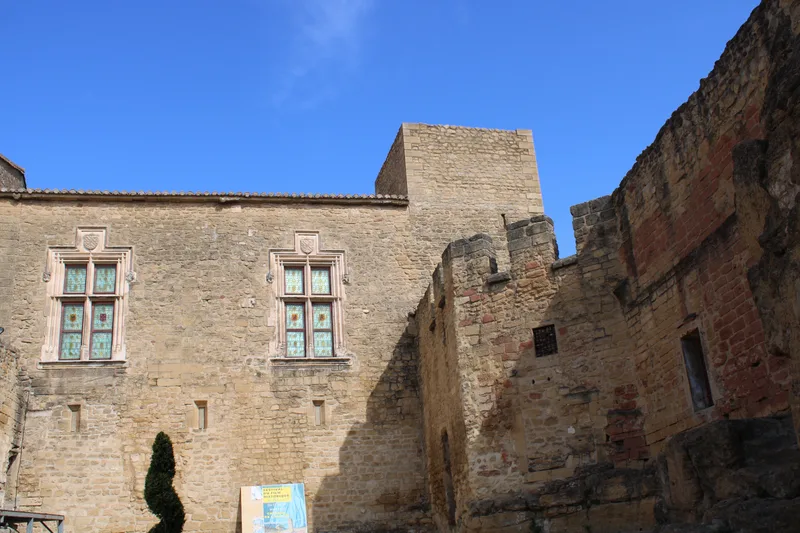 Château de l'Empéri (Salon-de-Provence) Château de l'Empéri — château à Salon-de-Provence, Bouches-du-Rhône, classé mh