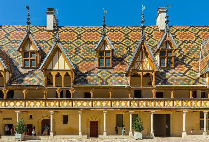 Collégiale Notre-Dame de Beaune — édifice religieux à Beaune (Côte-d'Or (21)) (21), monument historique (Classé MH)