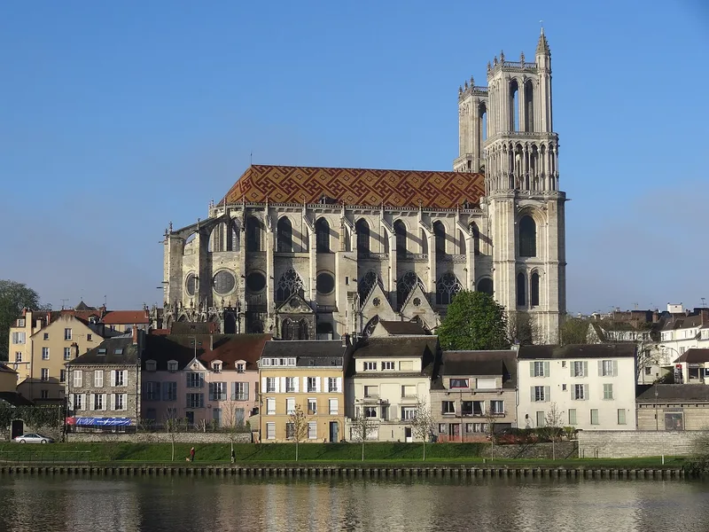 Collégiale Notre-Dame de Mantes-la-Jolie — édifice religieux à Mantes-la-Jolie (Yvelines (78)) (78), monument historique (Classé MH)