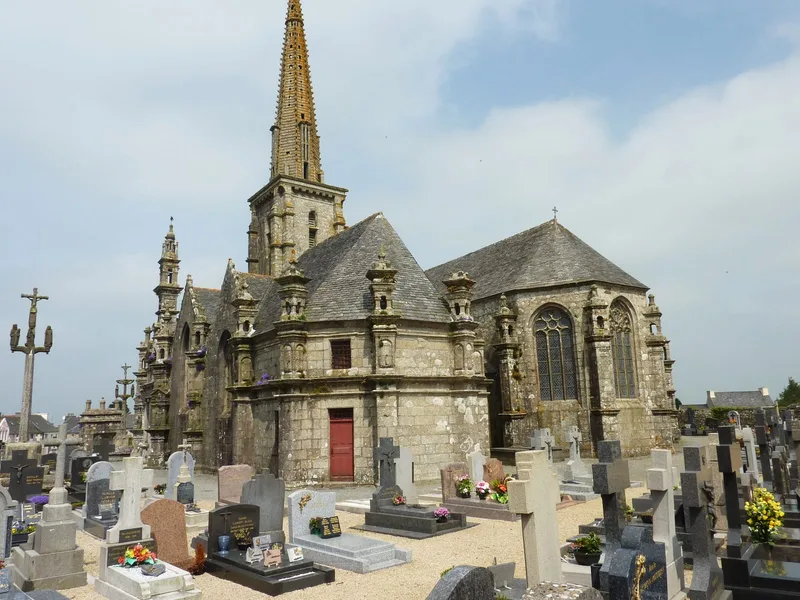 Église Saint-Derrien de Commana (enclos paroissial)