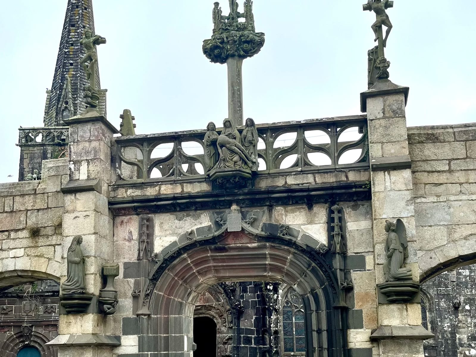 Église Saint-Salomon de La Martyre (enclos paroissial) — édifice religieux à La Martyre (Finistère (29)) (29), monument historique (Classé MH) — vue 2