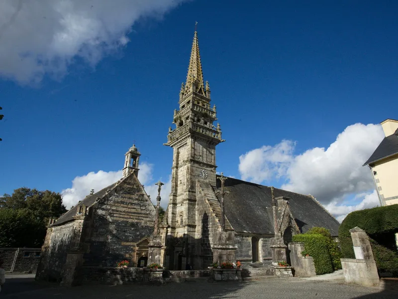 Église Saint-Yves de La Roche-Maurice (enclos paroissial)