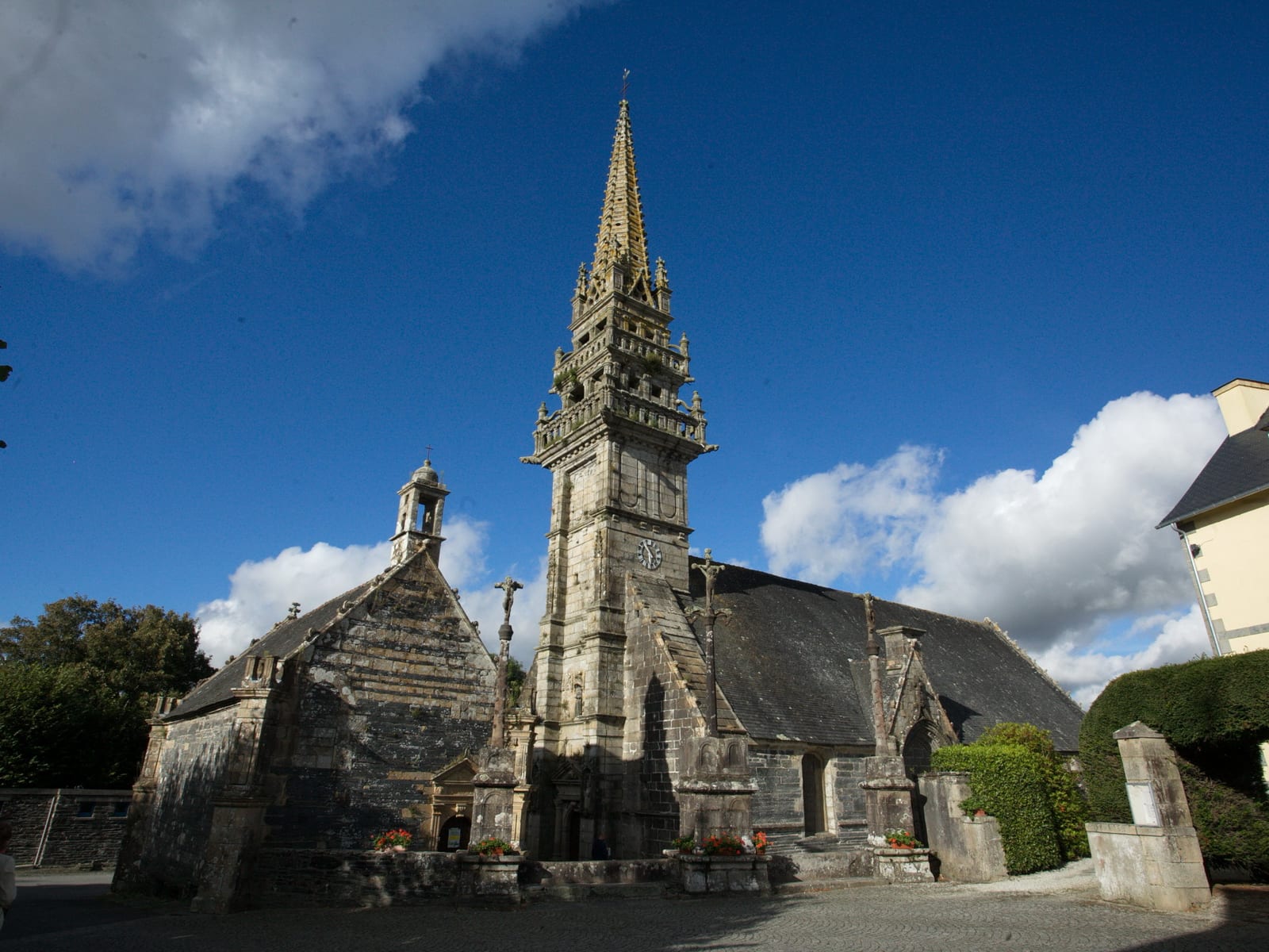 Église Saint-Yves de La Roche-Maurice (enclos paroissial) — édifice religieux à La Roche-Maurice (Finistère (29)) (29), monument historique (Classé MH)