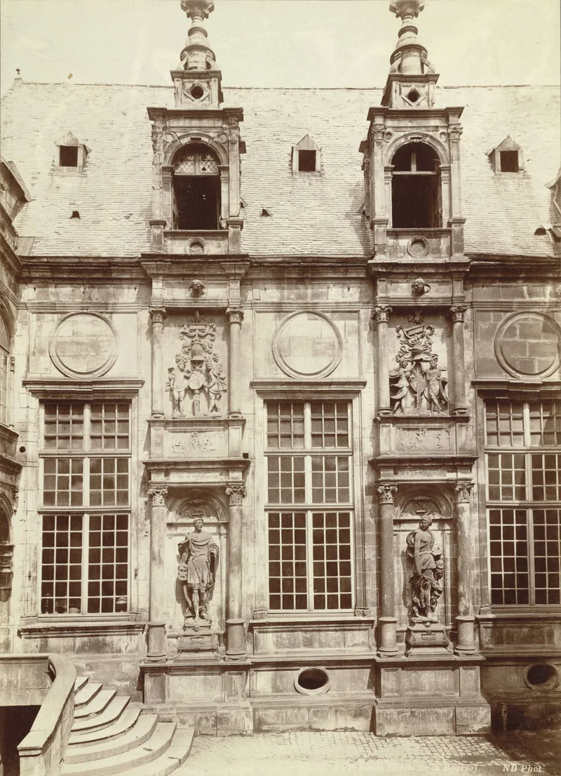 Hôtel d'Escoville (deuxième cour)