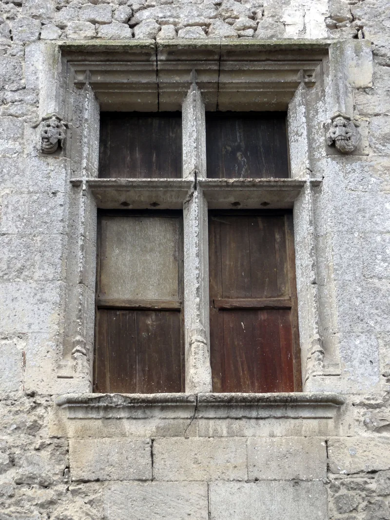 Manoir (ancien) — château à Nesles-la-Vallée, Val-d'Oise, inscrit mh