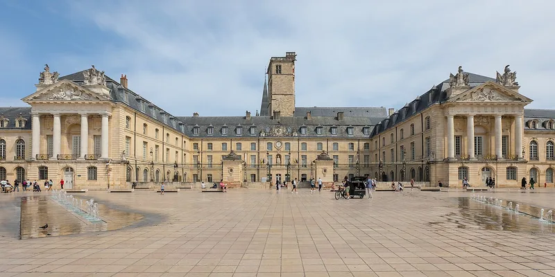 Façade et cour Renaissance