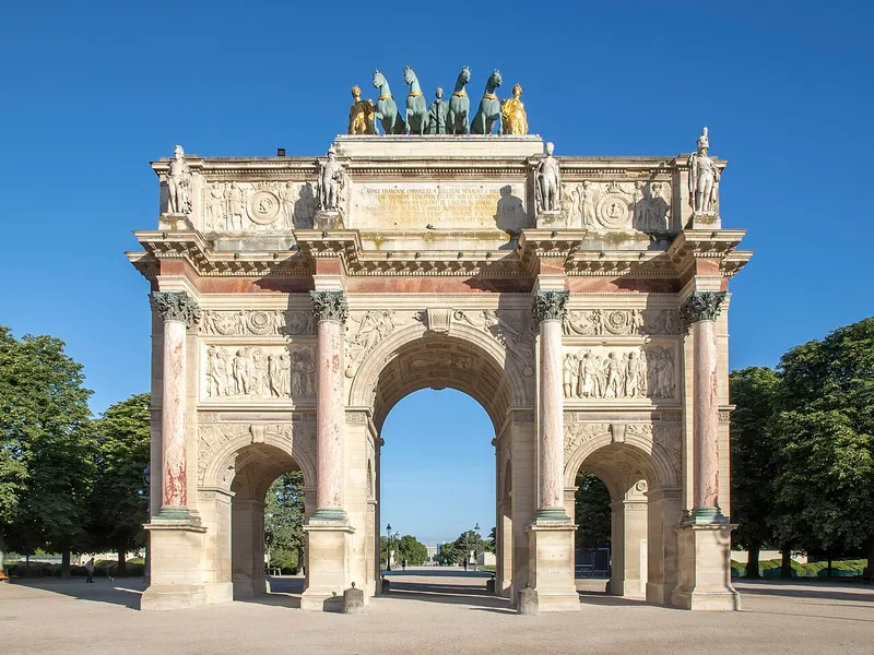 L'Allégorie de la France (façade du Louvre)